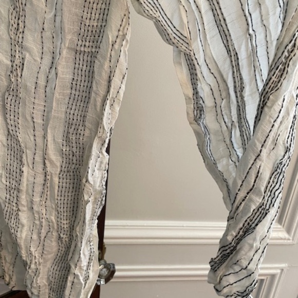 Vince Camuto Shawl, One Size Fits All. - Picture 7 of 7